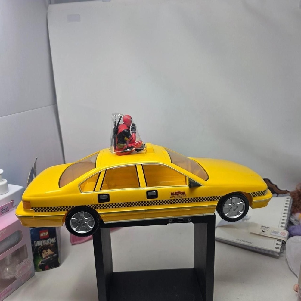 Deadpool And Wolverine Marvel Movie Taxi Popcorn Bucket Cinemark Theaters Exc - Picture 3 of 4